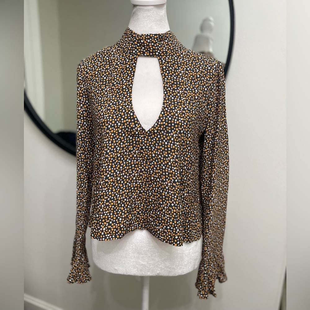 NWOT FREE PEOPLE OPEN BACK! Gorgeous floral blouse size XS